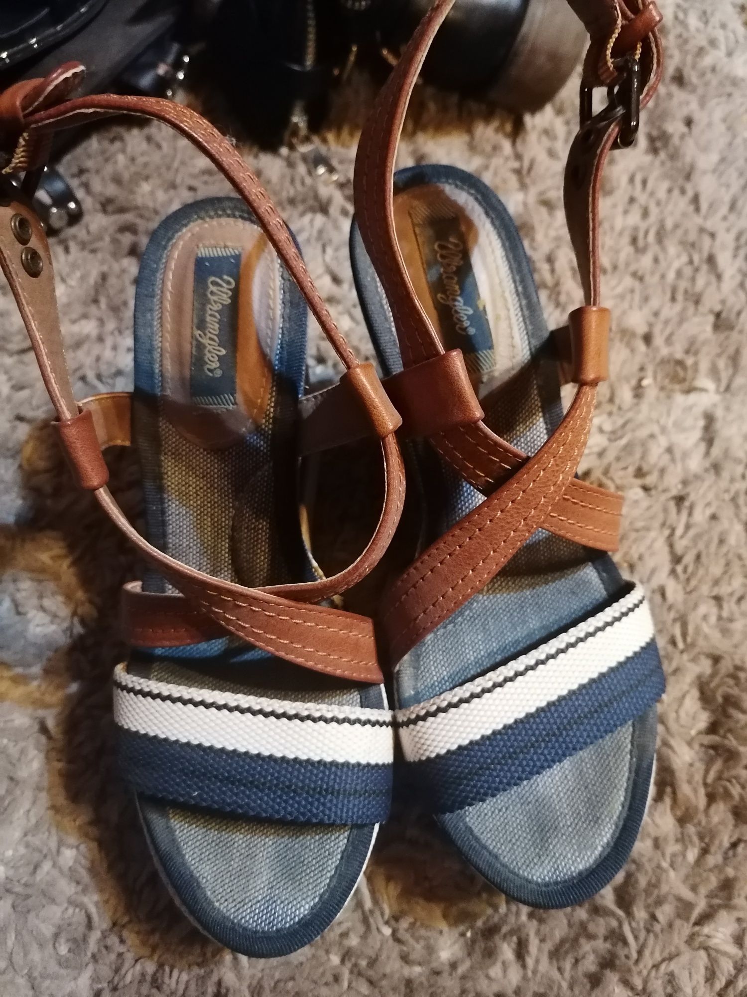 Sandały na koturnie Wrangler rozm 36