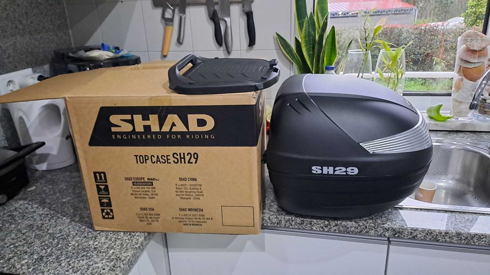 Top case shad 29 nova. Sem uso.