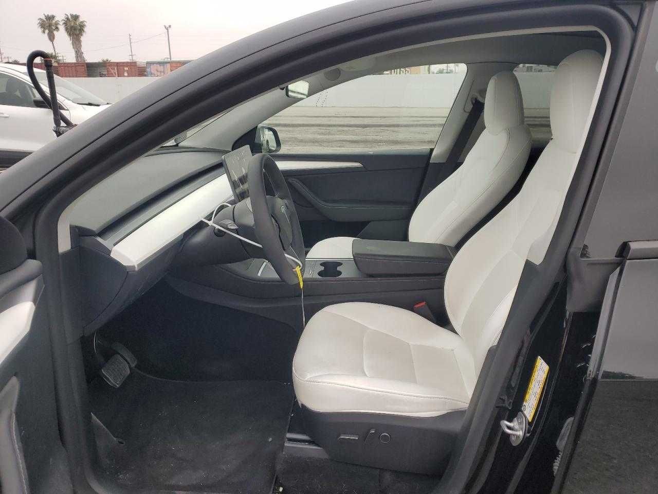 Tesla Model Y 2024 RWD 3/24 в дорозі