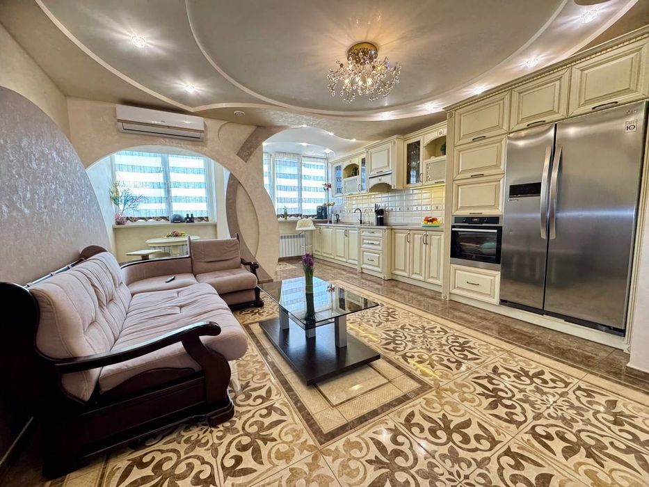 Продажа 4к с ремонтом в новом доме, паковка на два авто