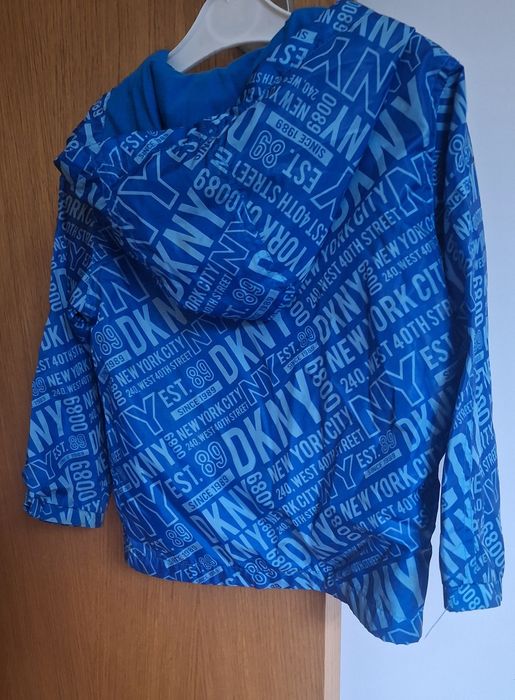 Corta vento de menino DKNY (3 anos]