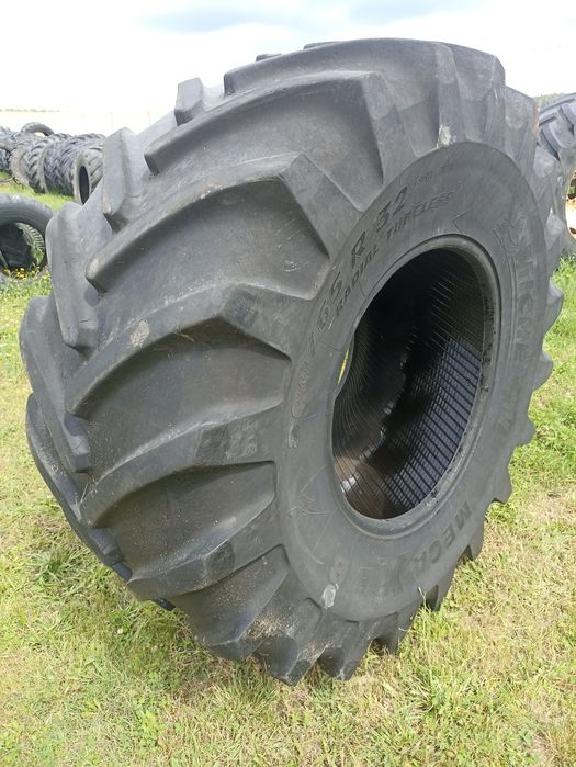Opona Michelin MEGAXBIB 800/65 R - 32 (30.5LR32) 30.5 32 w dobrym stan