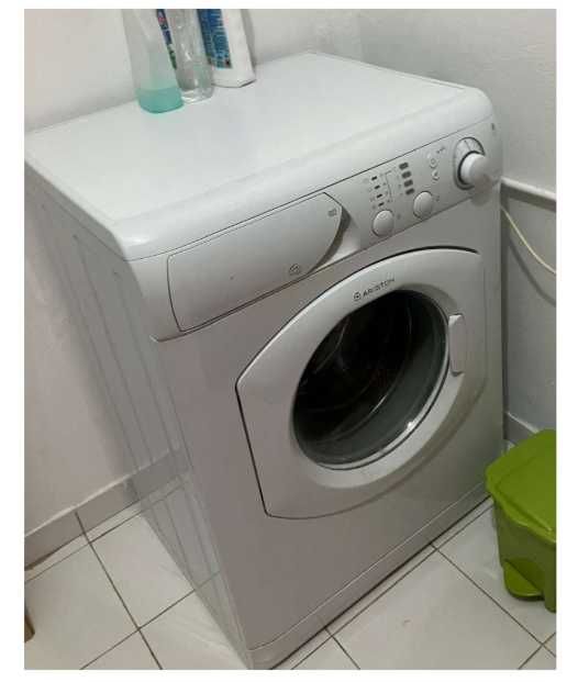 Máquina de Lavar Roupa Ariston em bom estado
