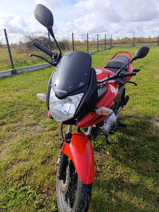 Honda CBF 125 czerwony