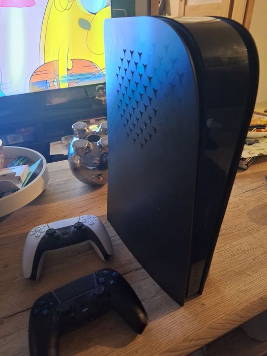 Konsola Playstation 5 Standard Edition z napędam + gra i pady