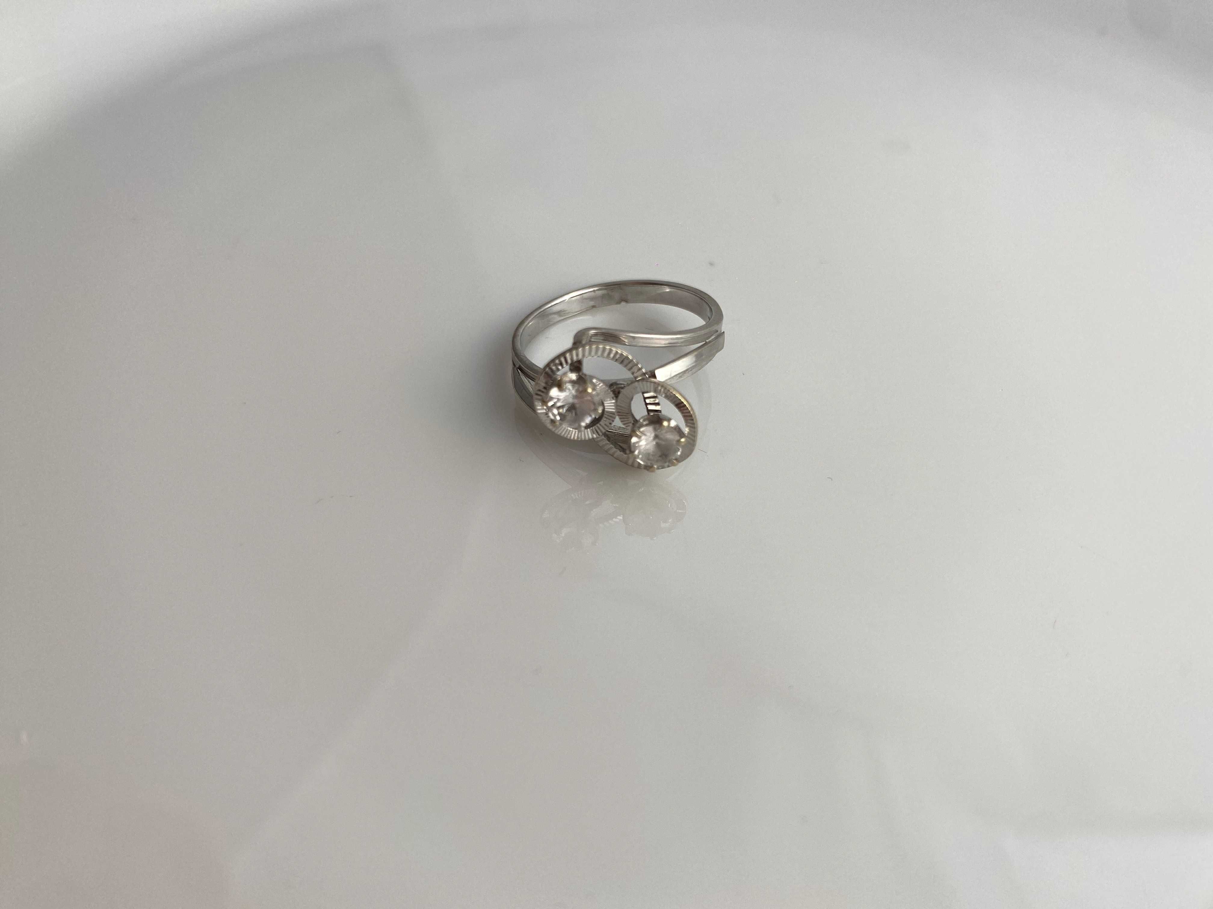 Oryginalny pierścionek białe złoto Au585 3.21g