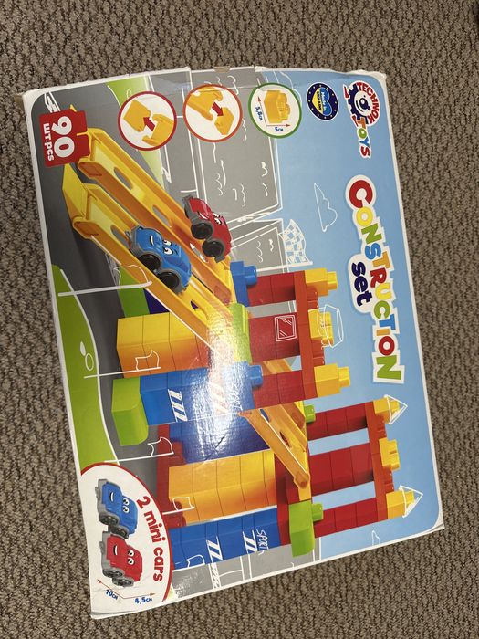 Дитячій конструктор з машинами гірка