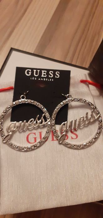 Kolczyki z logo Guess w kolorze srebnym. Nowe
