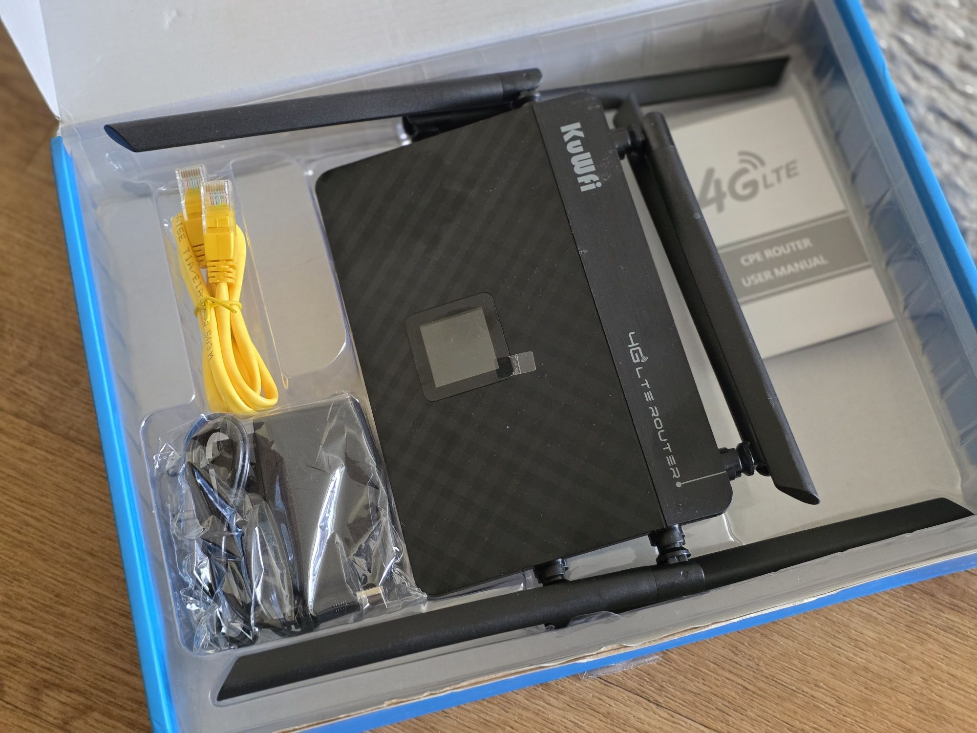 Роутер 4g sim картка із вбудованим акумулятором 6 антен KuWfi