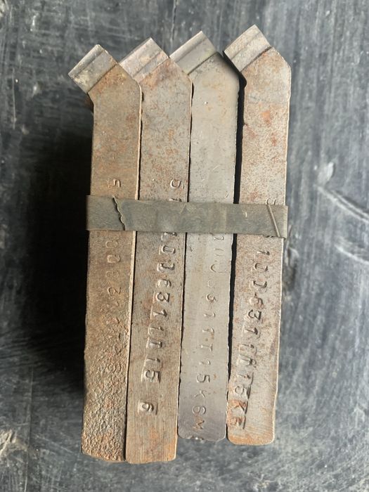 Різець токарний з пластиною з твердого сплаву ВК8, T15K6