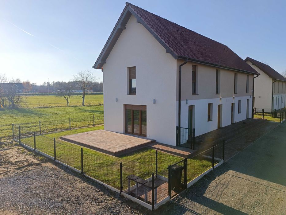 Nowy dom jednorodzinny do wynajęcia z tarasem i ogrodem-Dom na wynajem