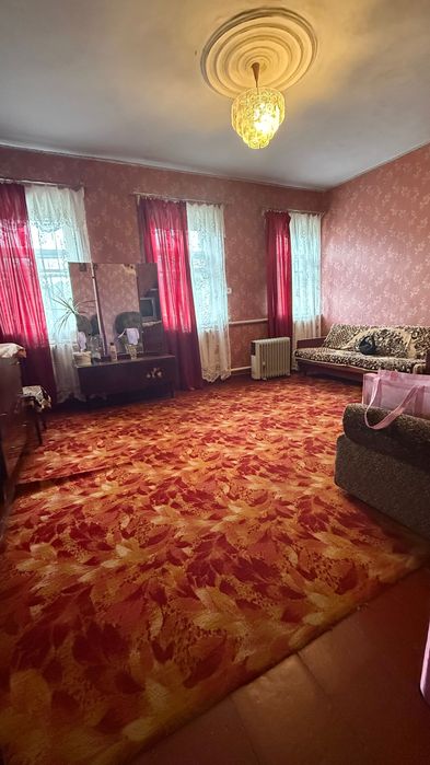 Продам будинок по вул. В. Вишиваного