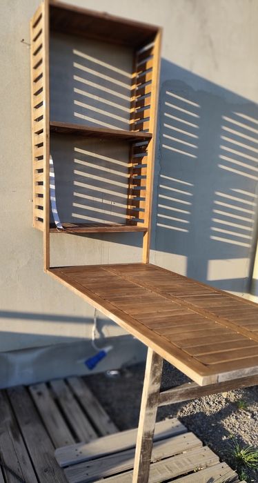 Stolik, szafka do zawieszenia na ścianie.