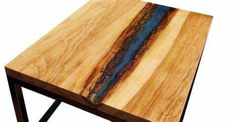 Stół z drewna i żywicy
