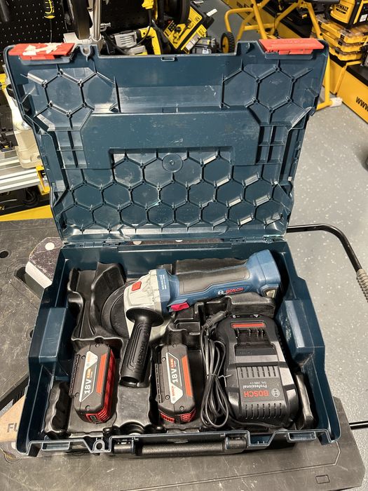 Безщіткова акумуляторна болгарка BOSCH gws 18v-7 комплект