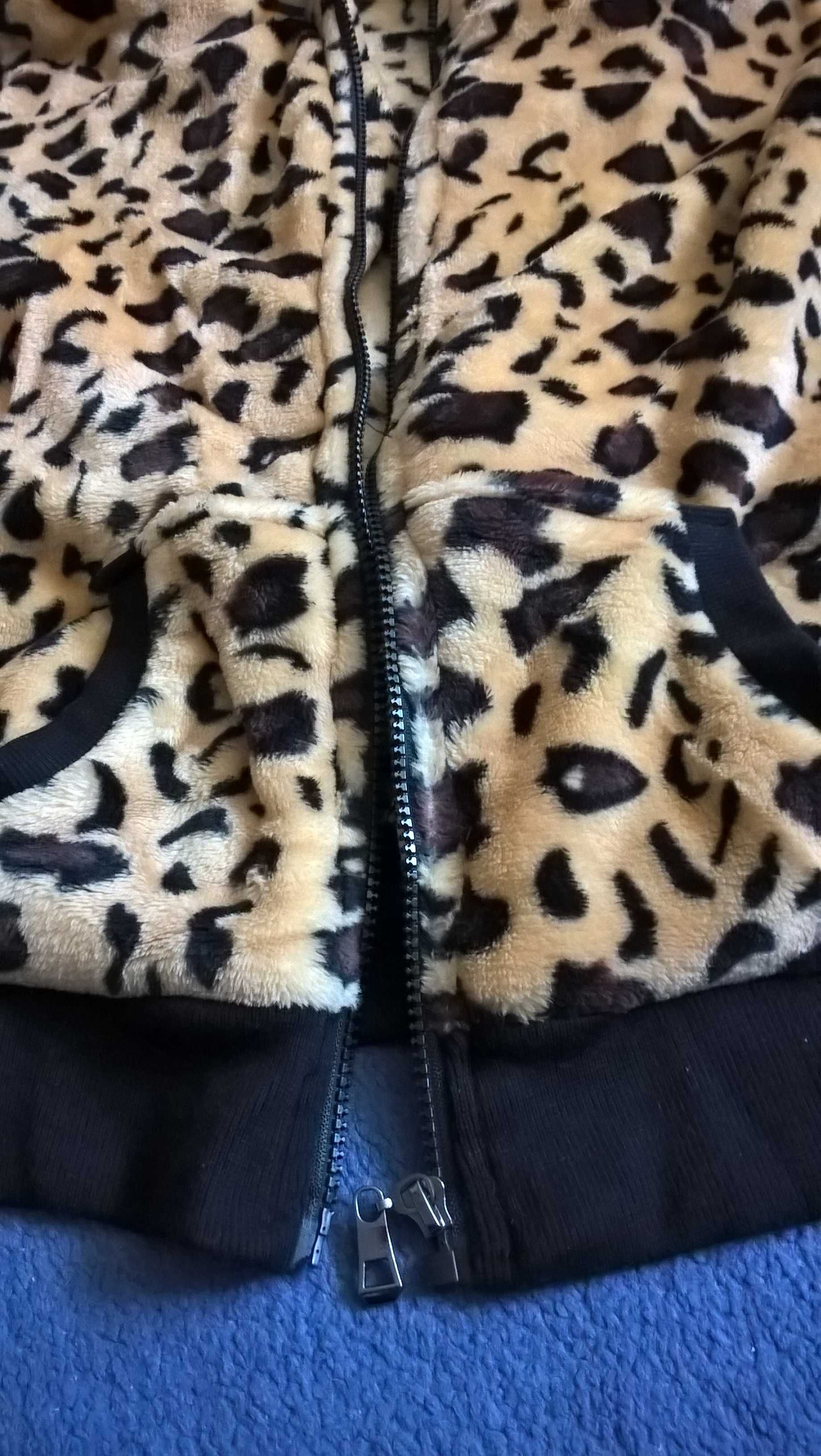 ciepła polarowa bluza z kapturem w gepardzie cętki