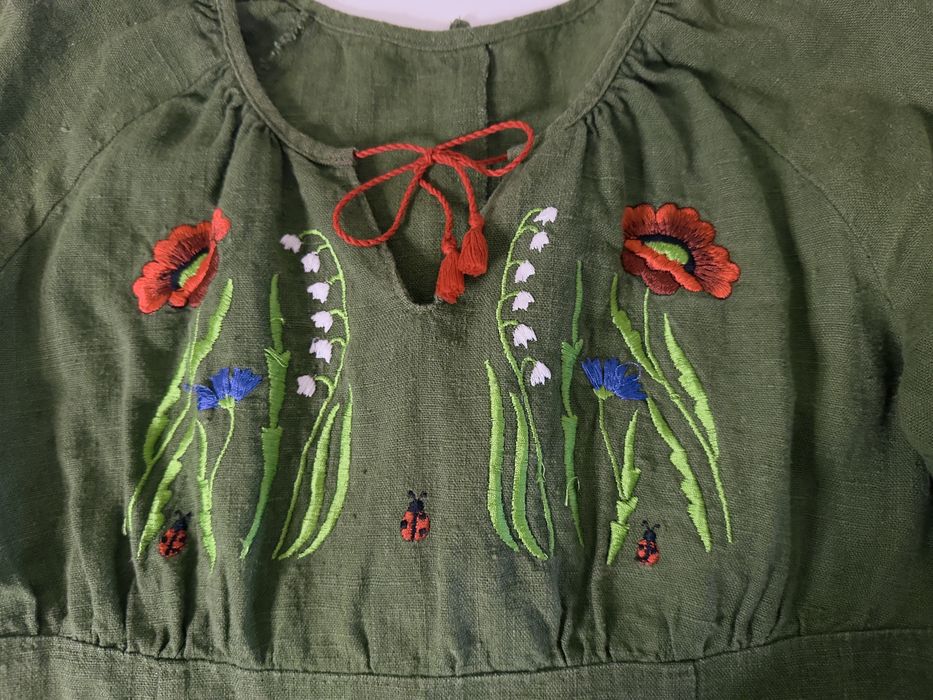 Зелена сукня вишиванка з маками, волошками та конваліями