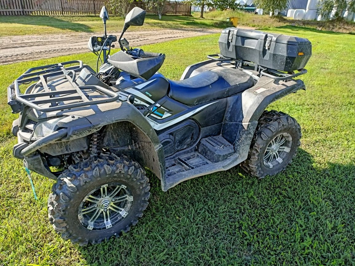 Cfmoto 520L kufry pług