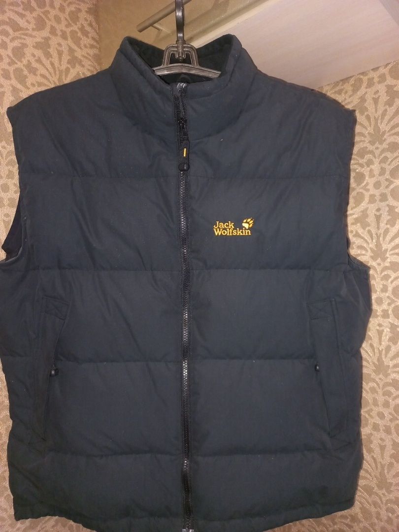 Пухова жилетка безрукавка ,, Jack Wolfskin,, орігінал  р.М-L