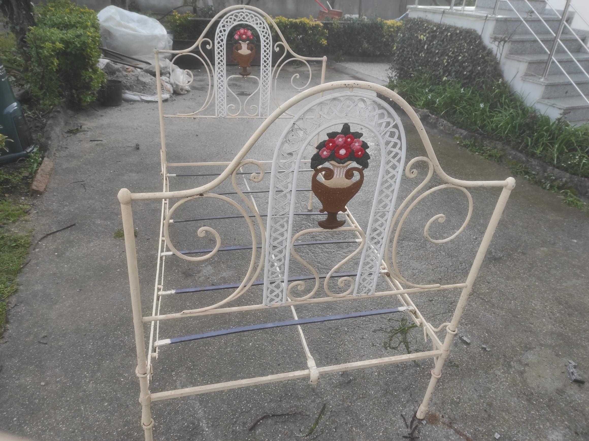 Cama de ferro antiga