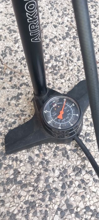 Pompka rowerowa sks airkompressor  12.0 bar.
