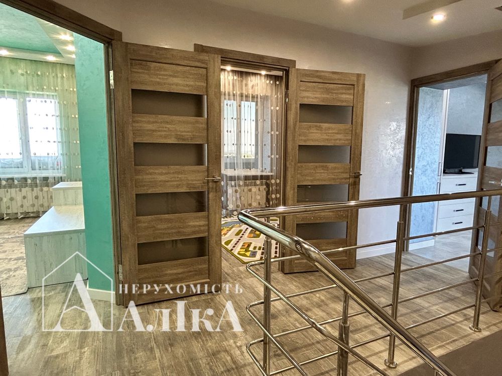 Продам неймовірну дворівневу квартиру з ремонтом та меблями
