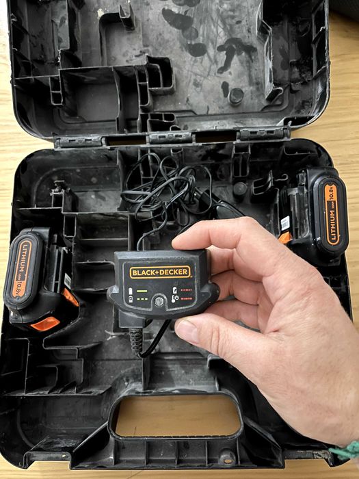 2 Baterias Lithium 10.8v Carregador e Mala Rígida para Black & Decker