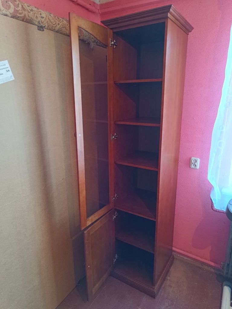 Słupek, witryna, wąski regał