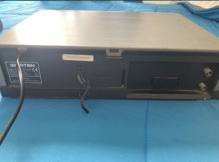 Leitor VHS Worten VM450S com comando remoto – Totalmente funcional