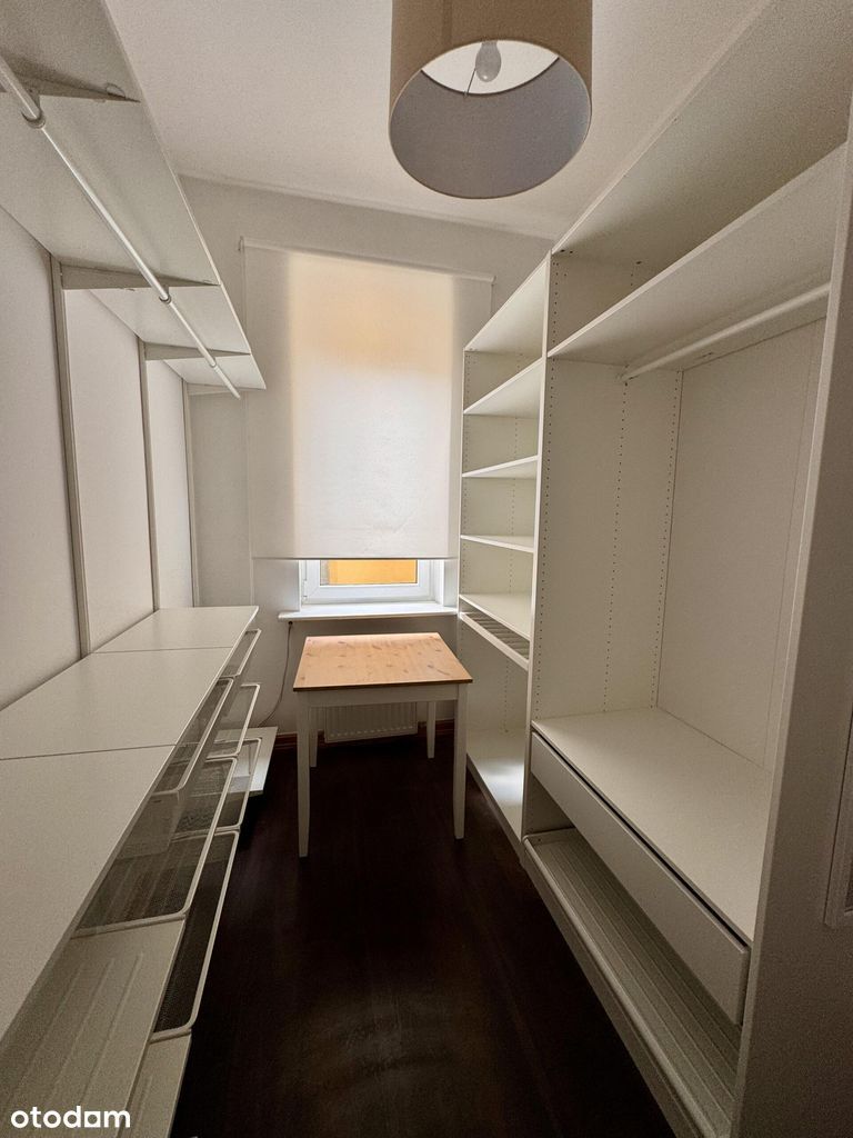Przestronny, w pełni urządzony apartament w centru