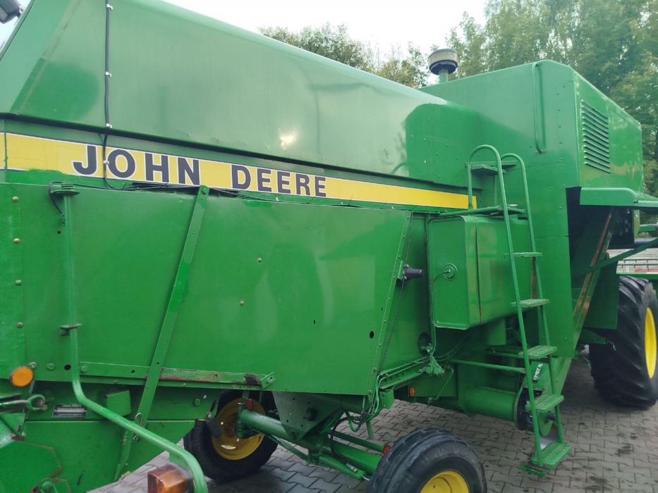 Комбайн зернозбиральний John Deere 1052, 1055