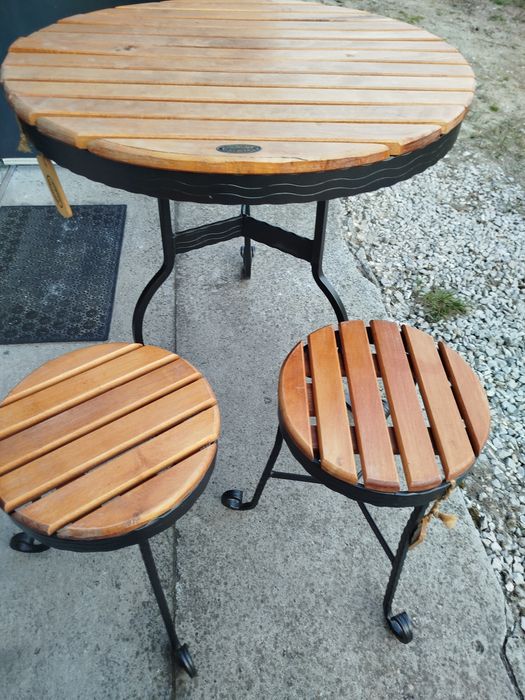 Używany zestaw ogrodowy, stolik+2 taborety. Stan bardzo dobry.