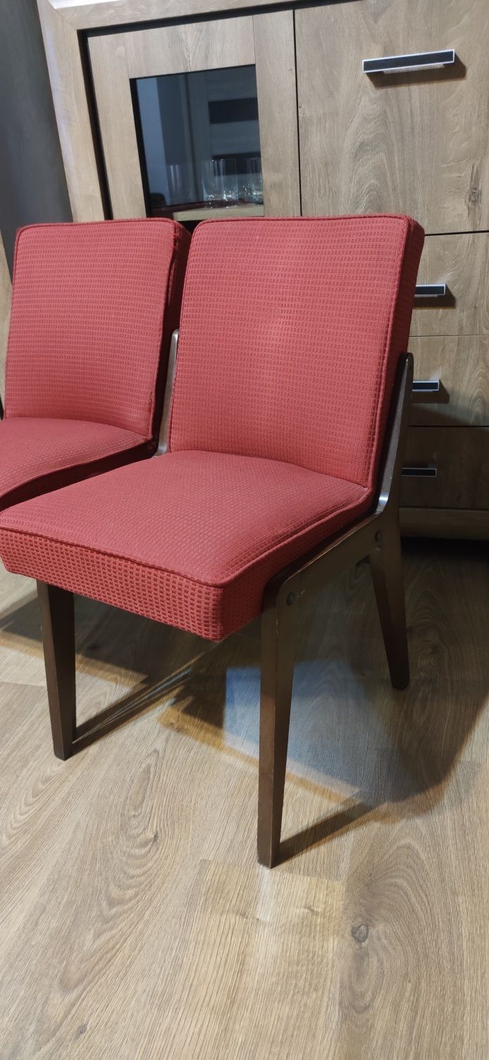 Krzesła PRL czerwone drewniane