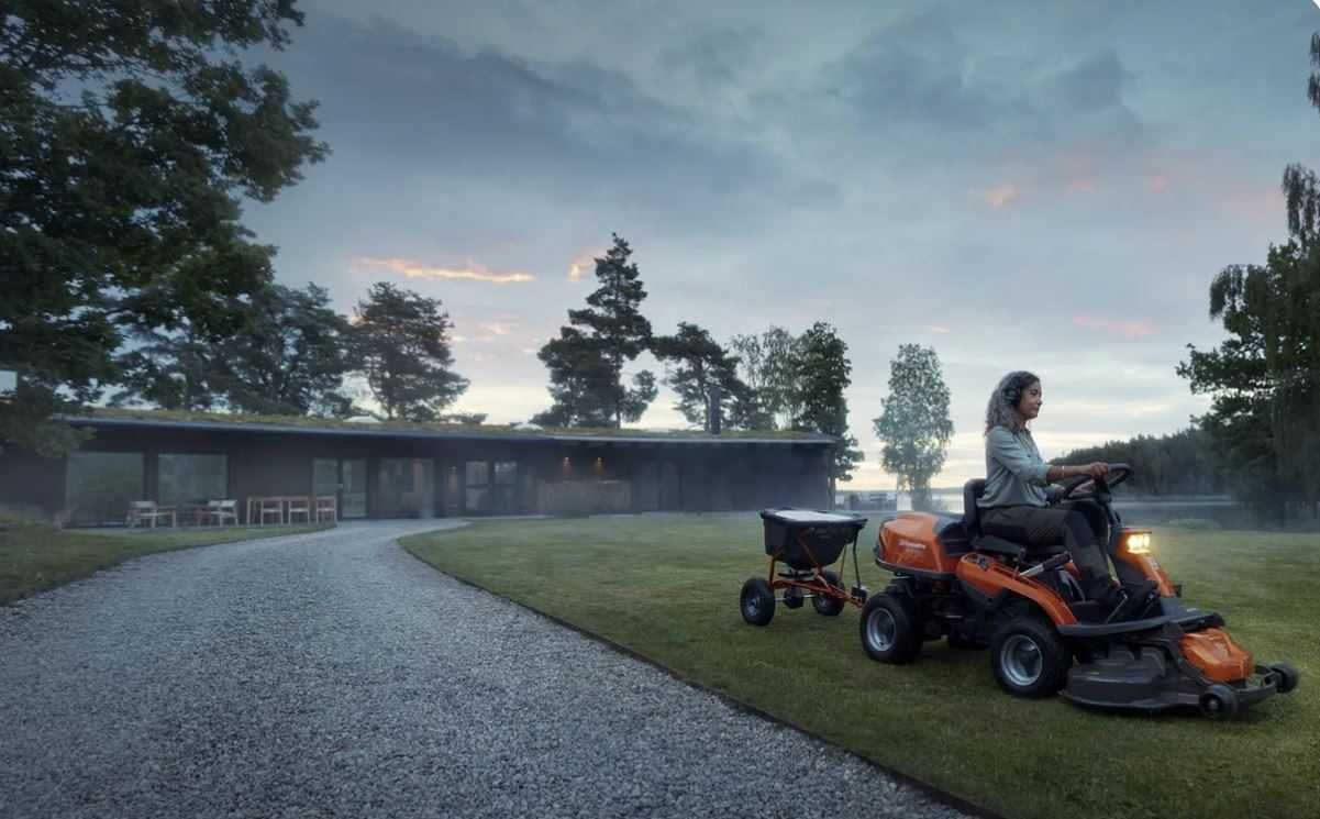 Traktorek Kosiarka Rider Husqvarna R 216T AWD / V-TWIN / 4X4 /