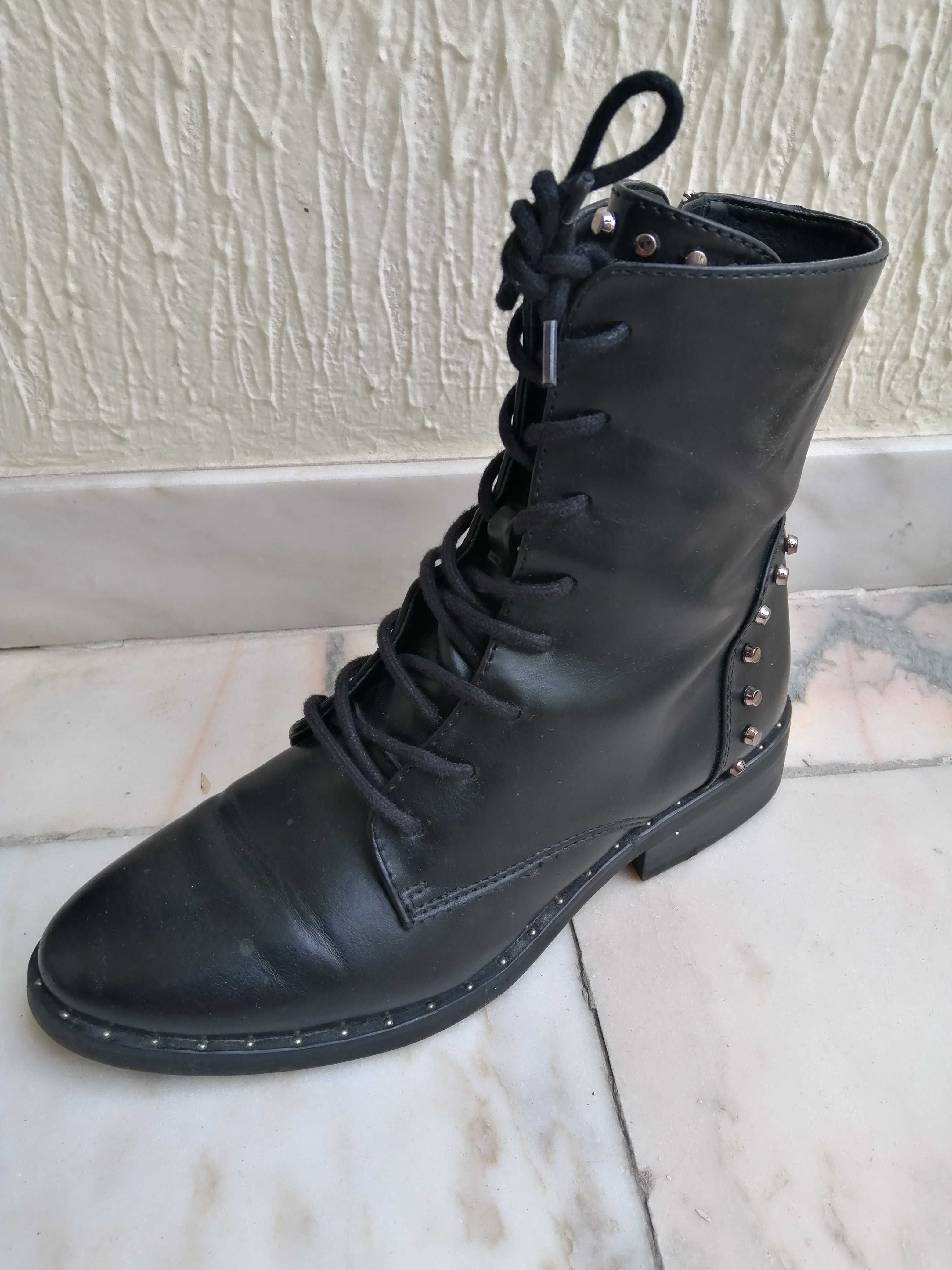 Botins pretos usados