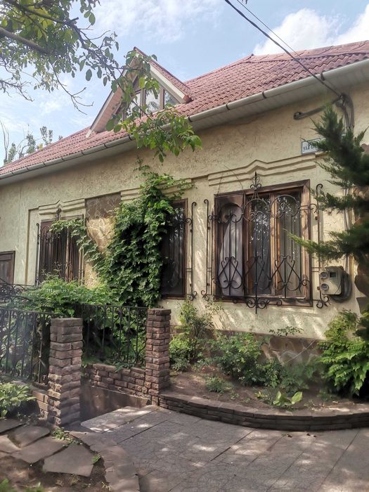 Продам два будинки р-н 28 школи Романково