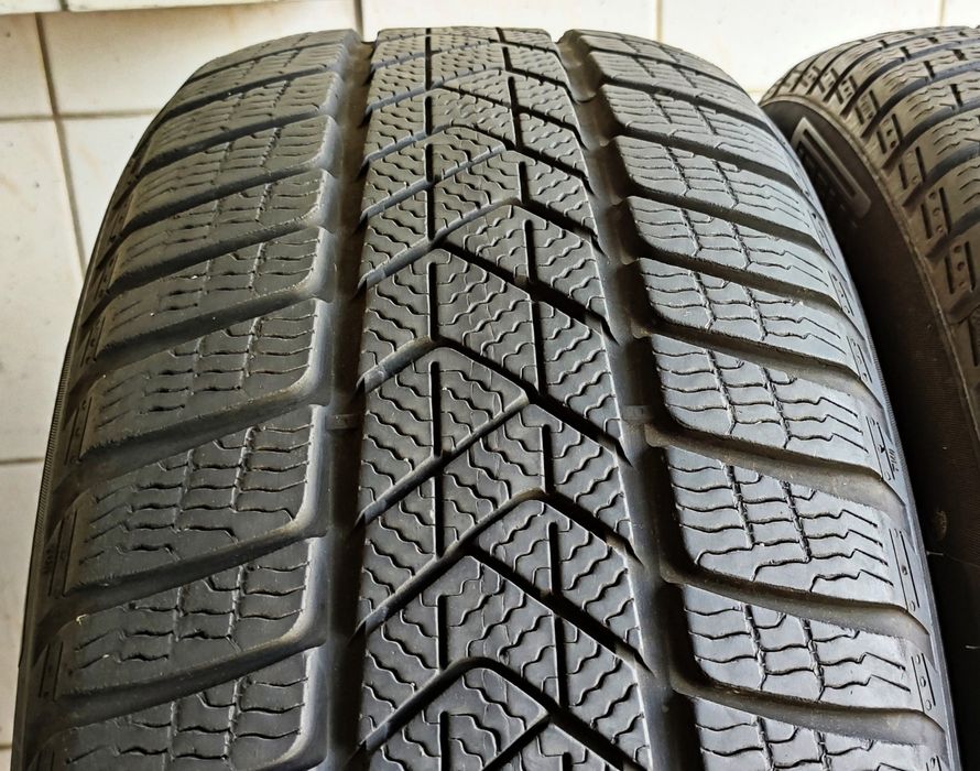 2x 225/45R18 Pirelli SottoZero 3 Winter D/B/72dB 6,41mm