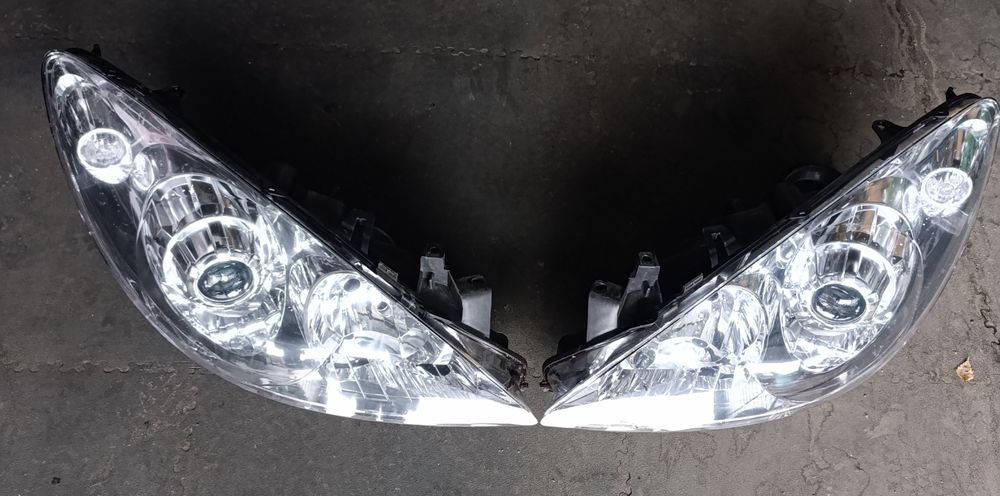 Lampy przednie Peugeot