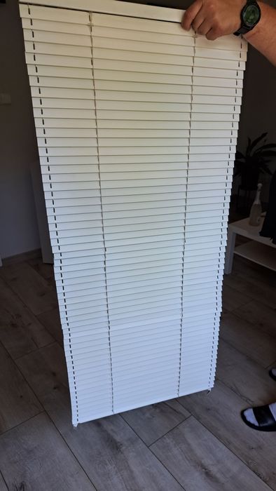 Żaluzje białe drewniane