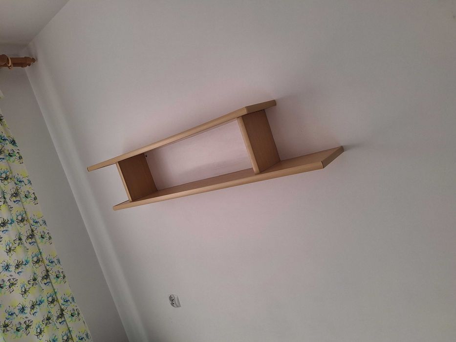 Likwidator sprzeda półki na książki