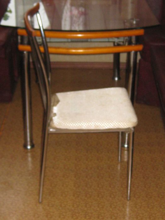 Набор для кухни или гостиной  стол + стулья . Стол-тумба.