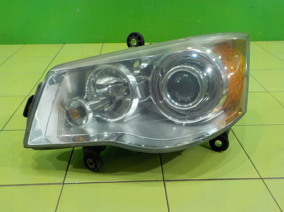 CHRYSLER GRAND VOYAGER V 2.8 CRD 08r 5D lampa XENON lewa przod 1LL263060-15