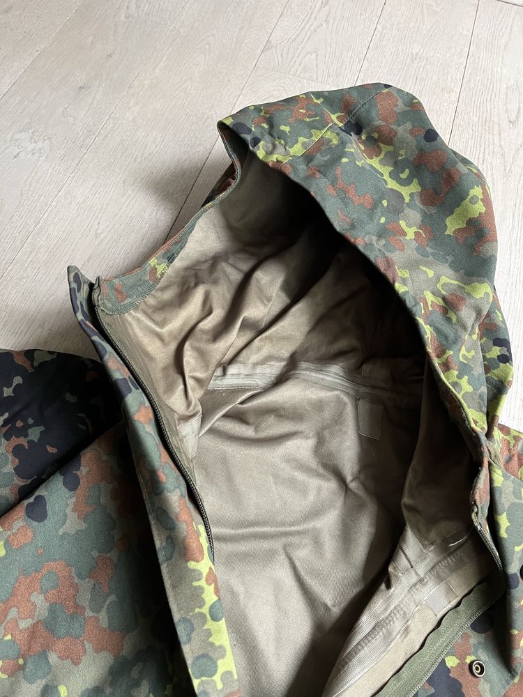 Kurtka  z kapturem i spodnie wodoodporne Flecktarn Bundeswera