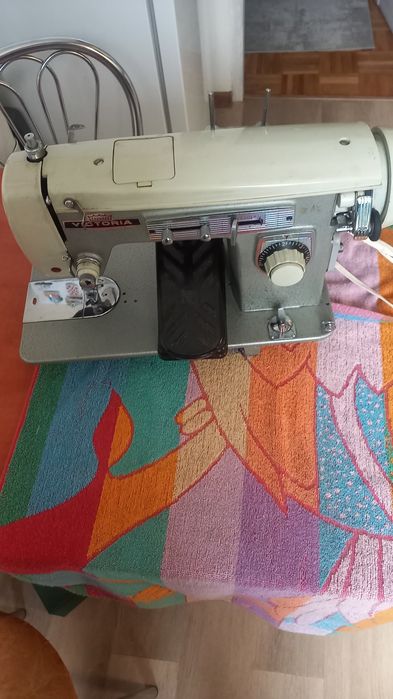 Maszy do szycia Victoria walizkowa