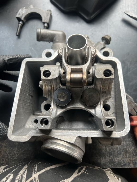 Głowica crf 250 wtrysk wałek blok kompletna zawory