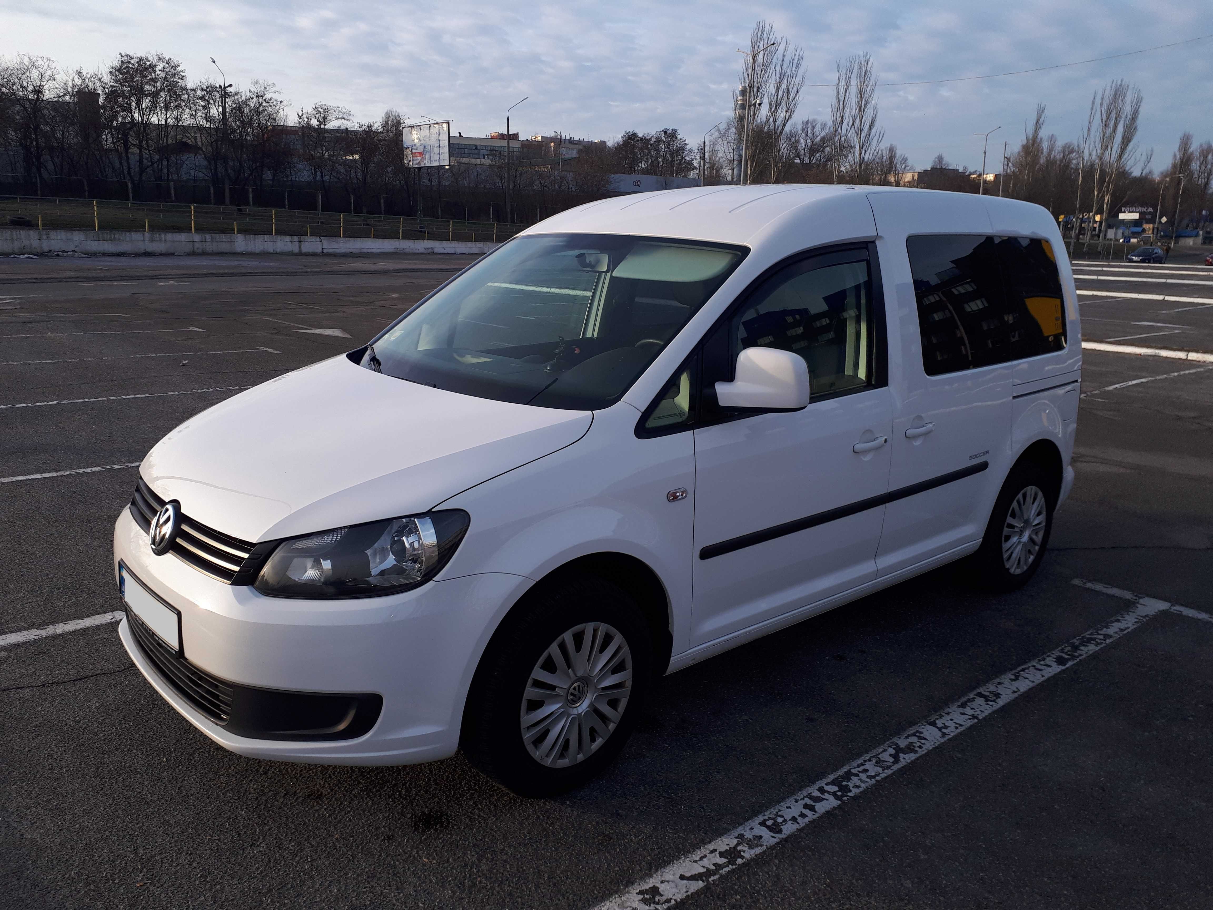 Продам автомобіль , Volkswagen Caddy 2014 року. (Оригінальний Пасажир)