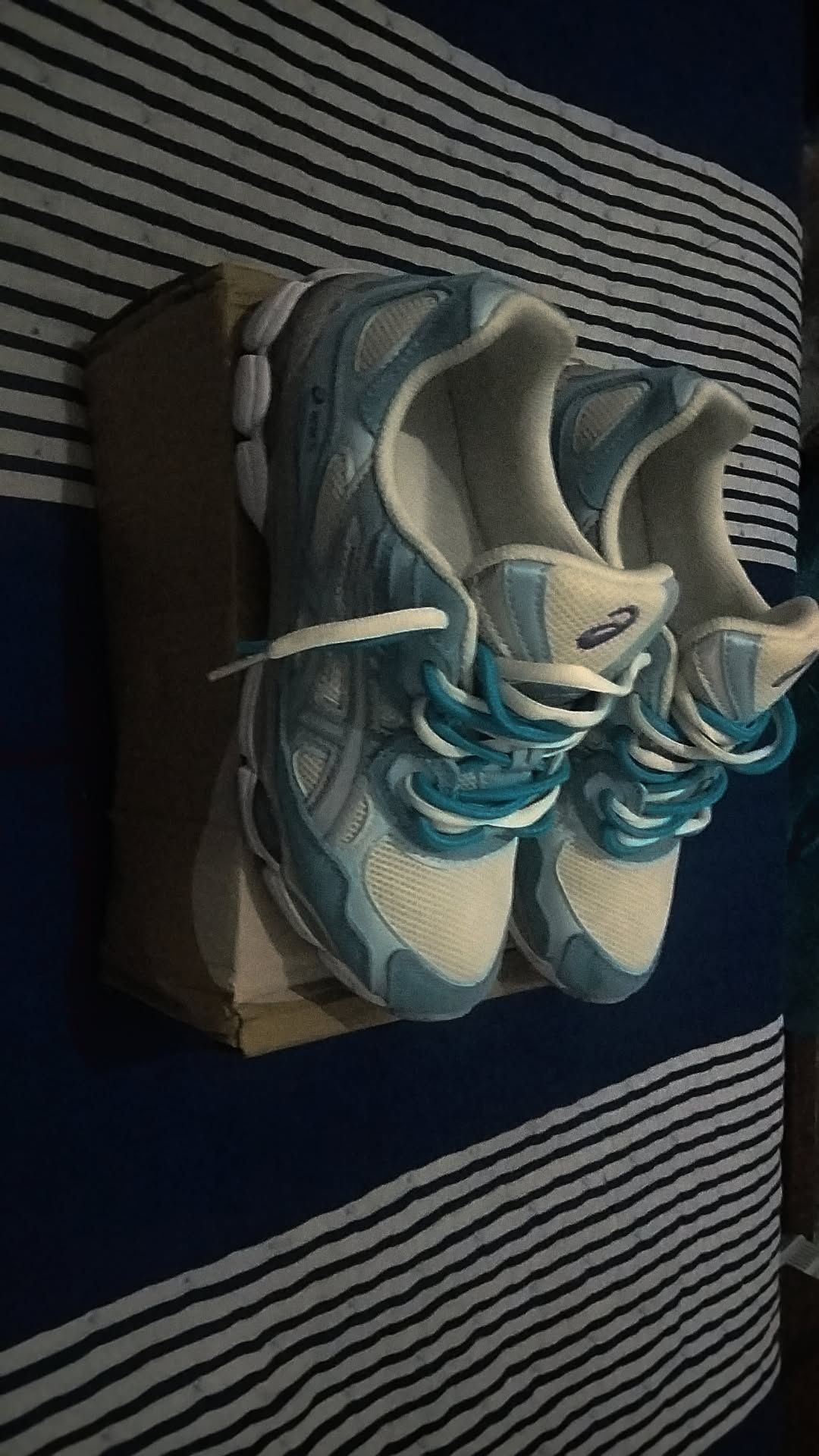 Tênis asics gel nyc.