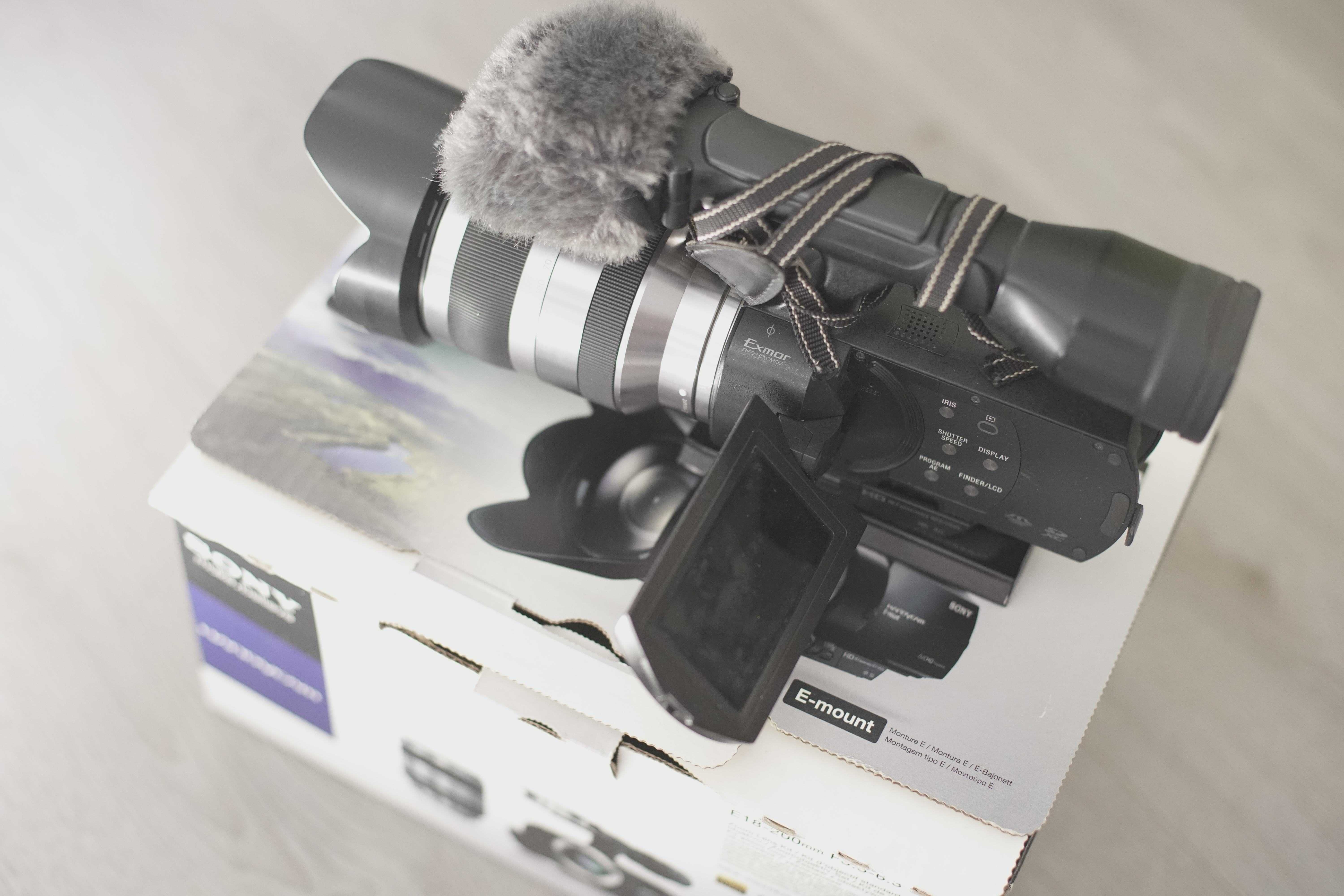 Відеокамера Sony NEX VG 20 + об’єктив 18-200 mm