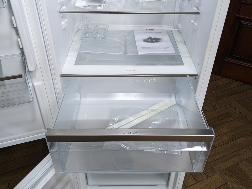 Вбудований холодильник Miele KF 7742D Як НОВИЙ SensorTouch DuplexCool