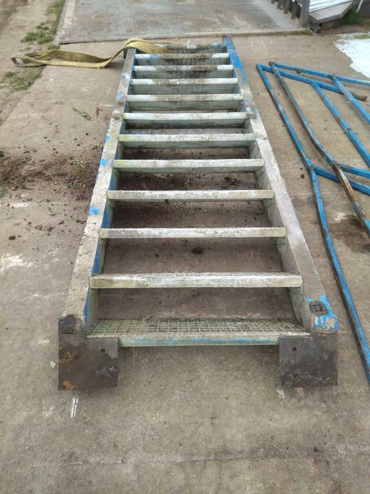 Schody metalowe zewnętrzne stalowe 3,4m długości wysokość 2,5m